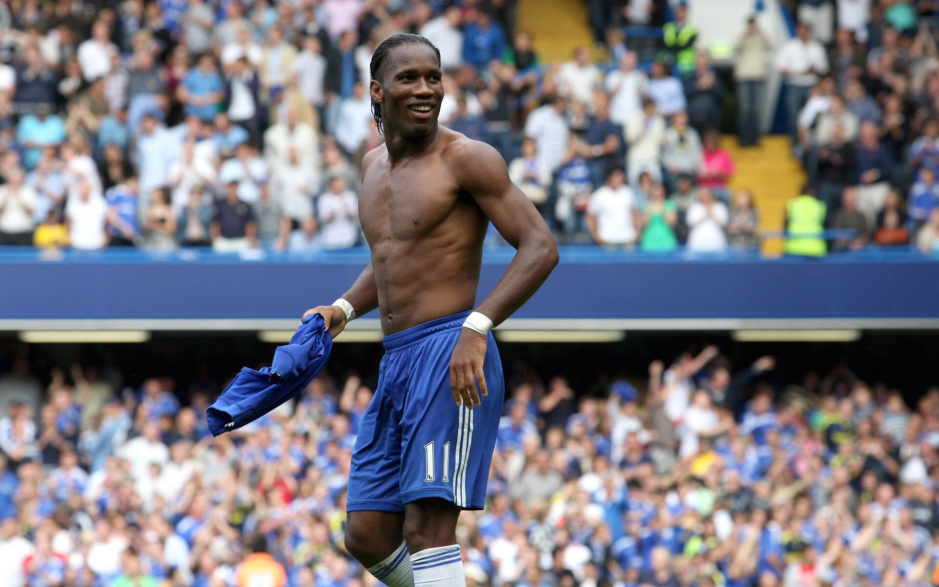 “宽板滑水赛:马鞍山赛场挑战极限水上运动”