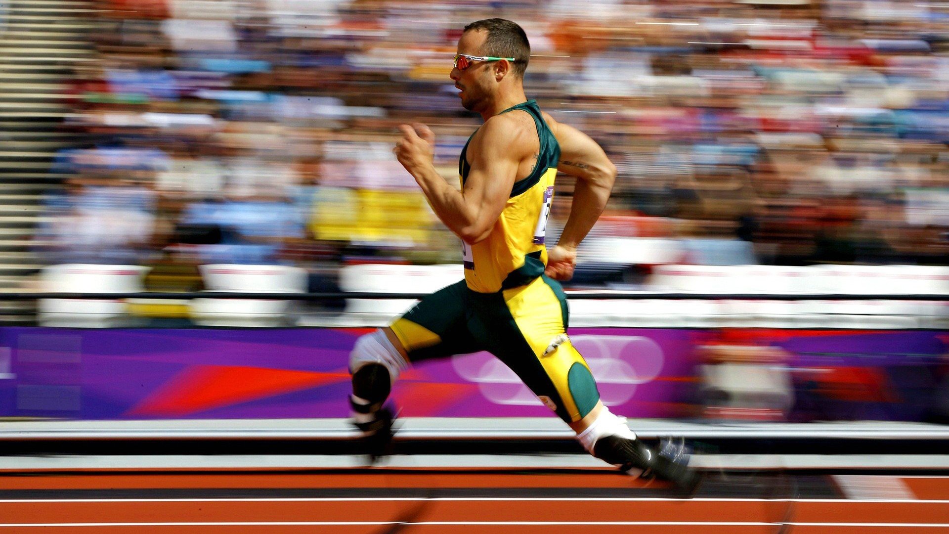 “高新体育中心:沙滩排球赛事燃起热潮,选手拼劲力”